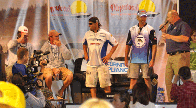 2011 FFCBC Champs on Stage with Paul